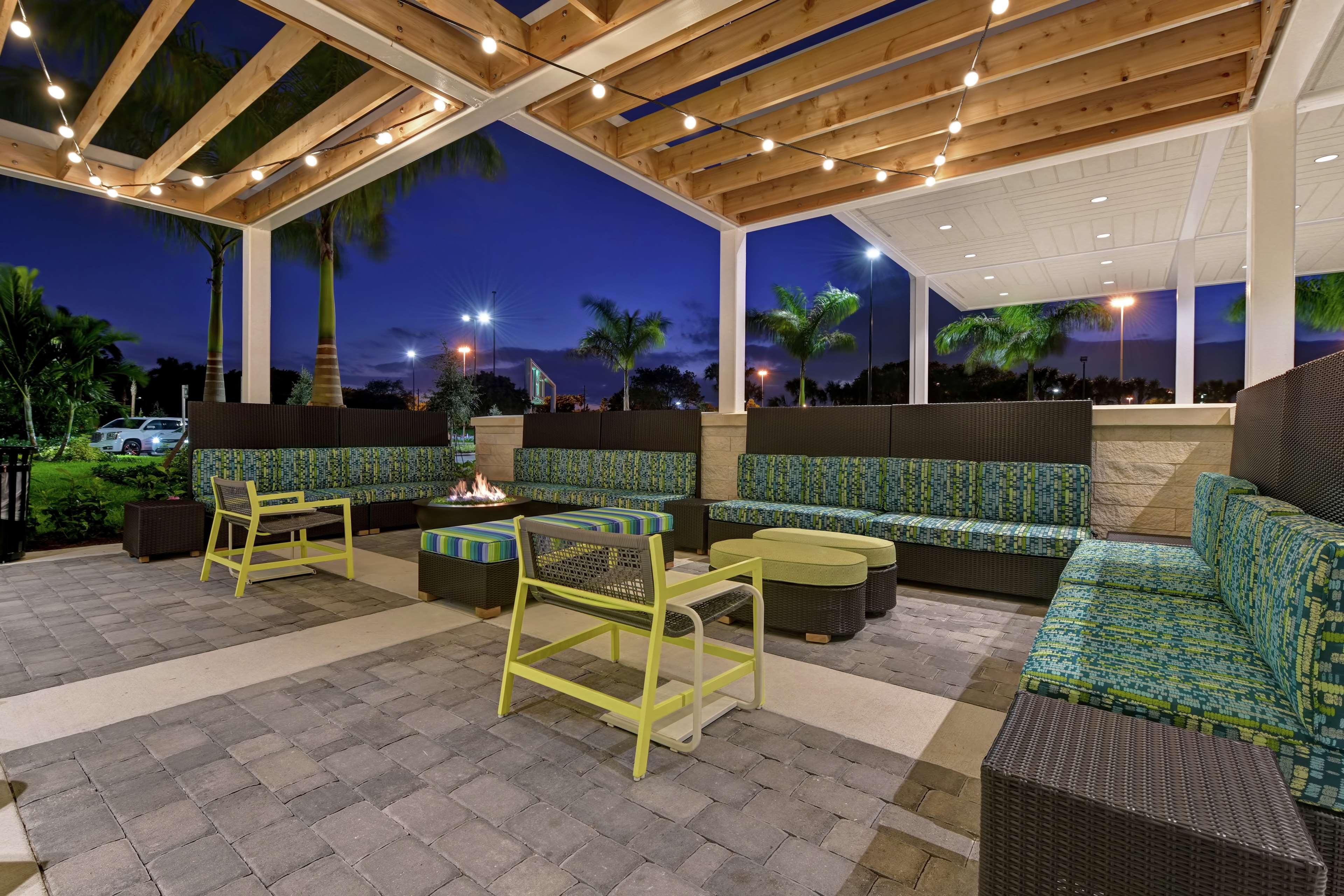 Home2 Suites By Hilton West Palm Beach Airport Cloud Lake Exteriör bild