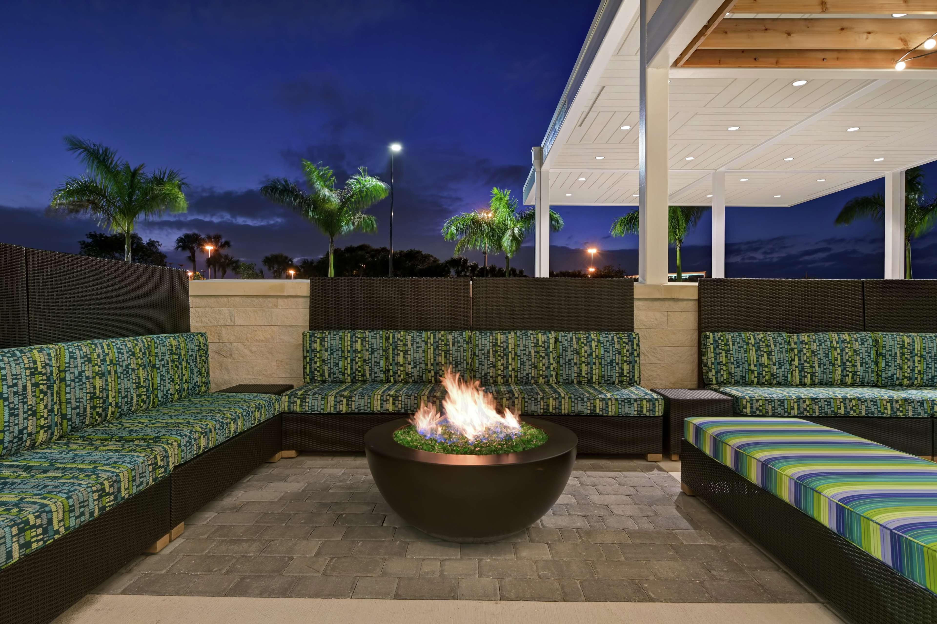 Home2 Suites By Hilton West Palm Beach Airport Cloud Lake Exteriör bild